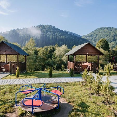 Рибничанка Hotel Skhidnytsia Екстериор снимка