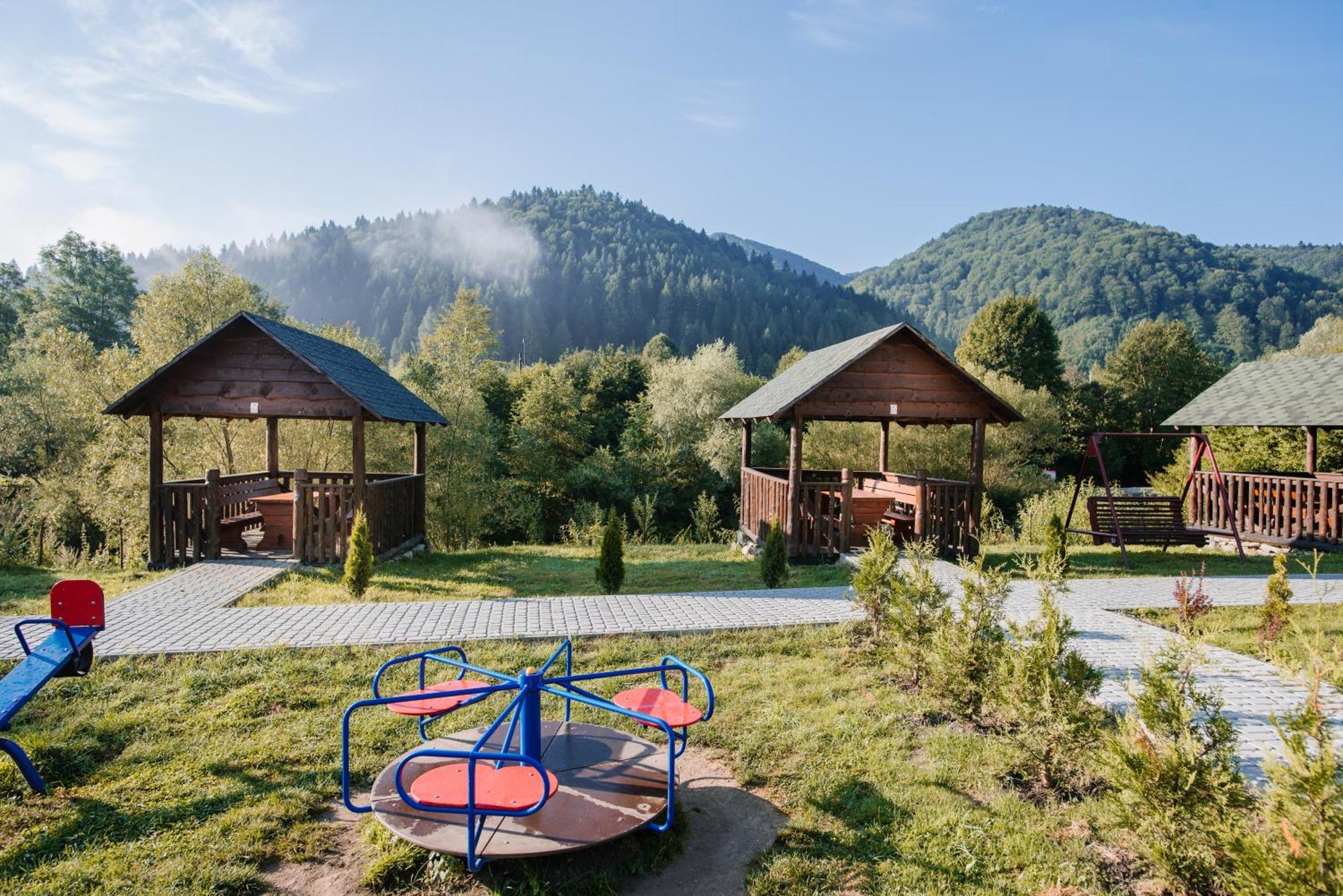 Рибничанка Hotel Skhidnytsia Екстериор снимка