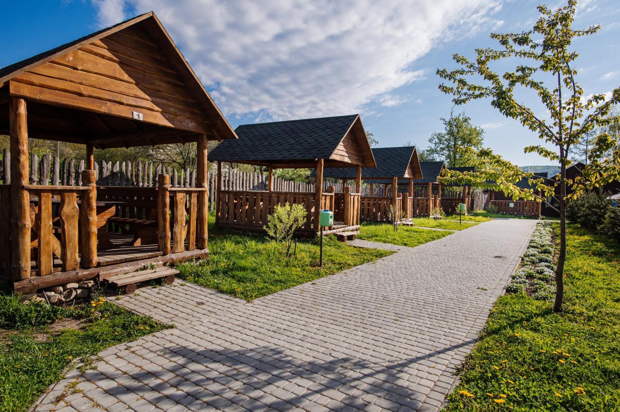 Рибничанка Hotel Skhidnytsia Екстериор снимка