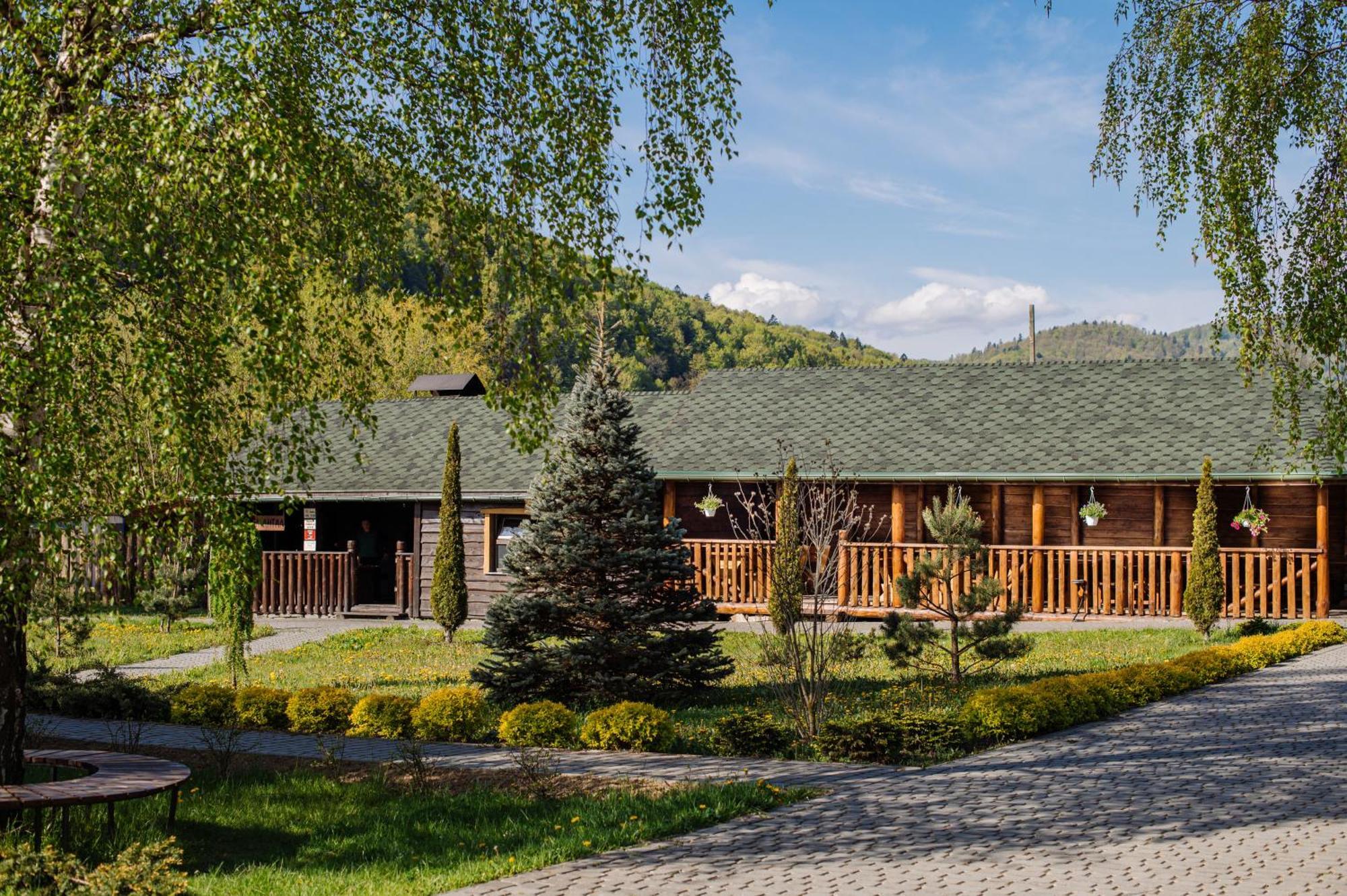 Рибничанка Hotel Skhidnytsia Екстериор снимка