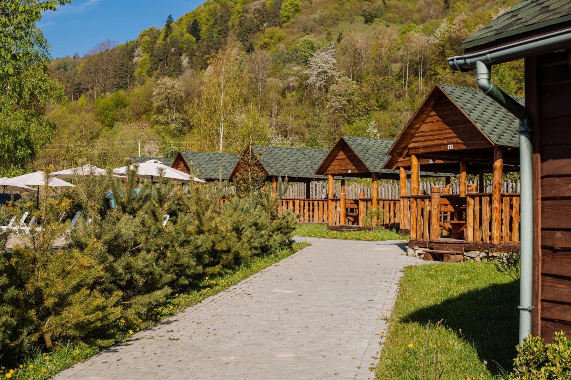 Рибничанка Hotel Skhidnytsia Екстериор снимка