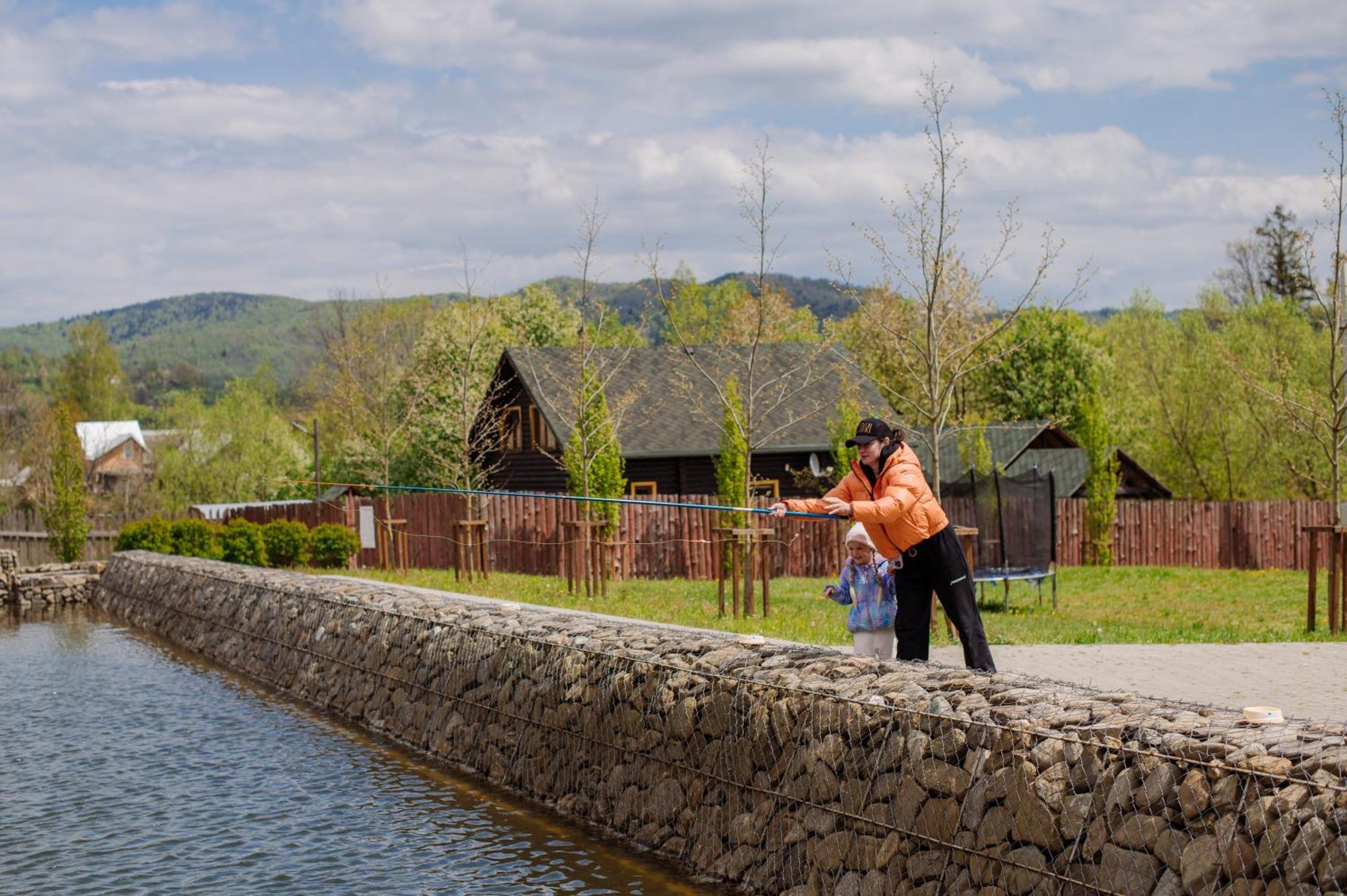 Рибничанка Hotel Skhidnytsia Екстериор снимка