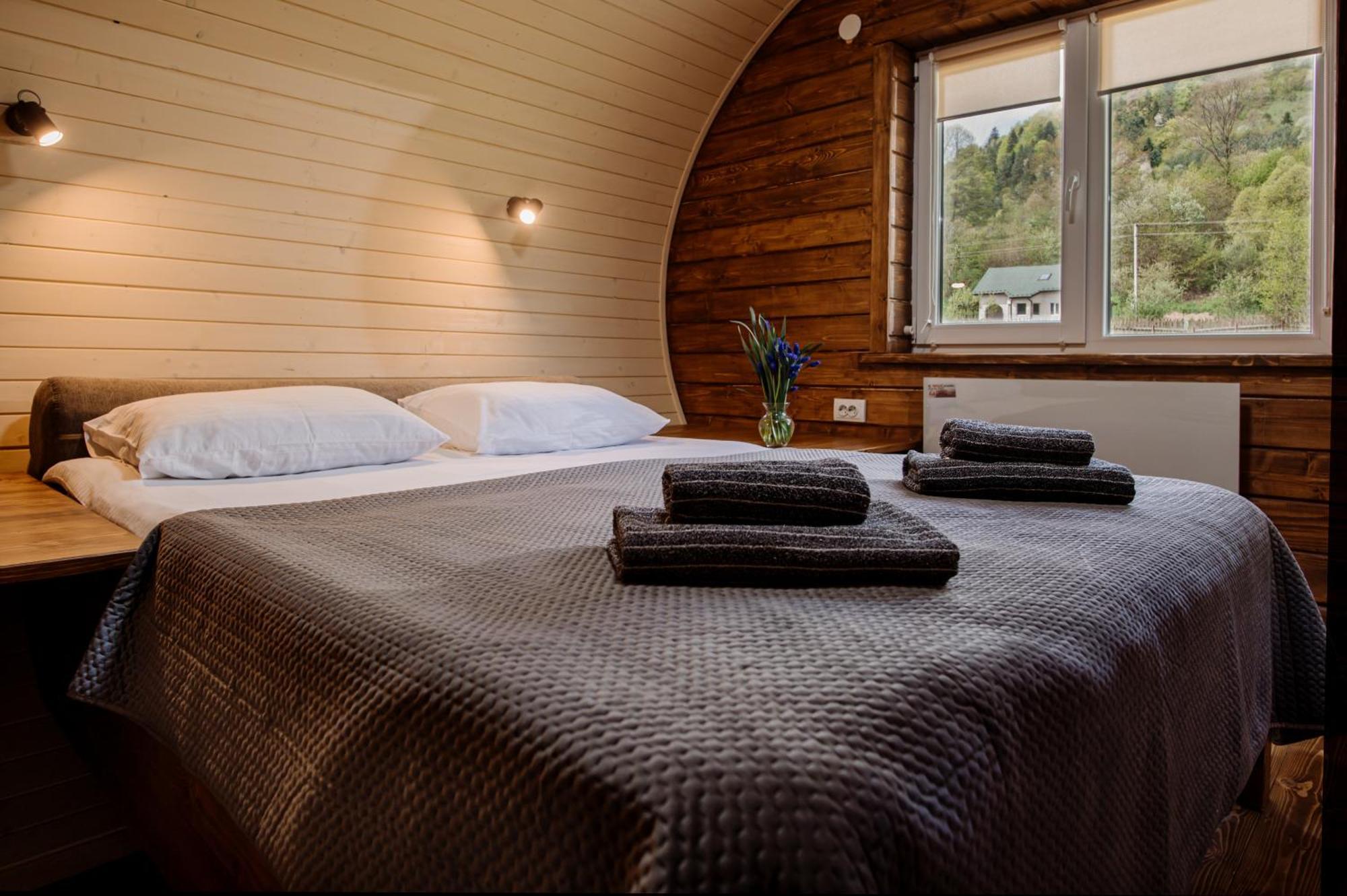 Рибничанка Hotel Skhidnytsia Екстериор снимка