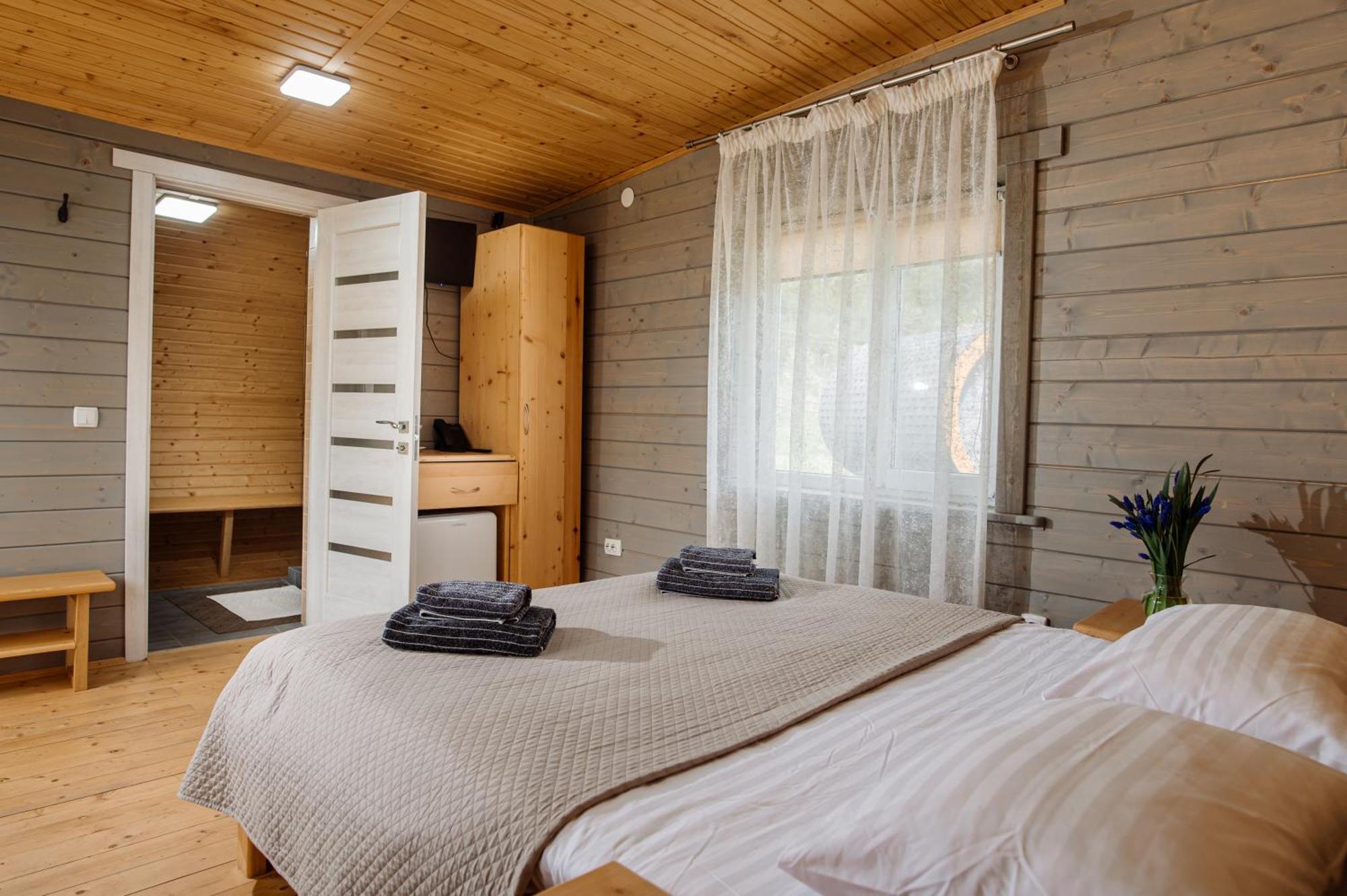 Рибничанка Hotel Skhidnytsia Екстериор снимка