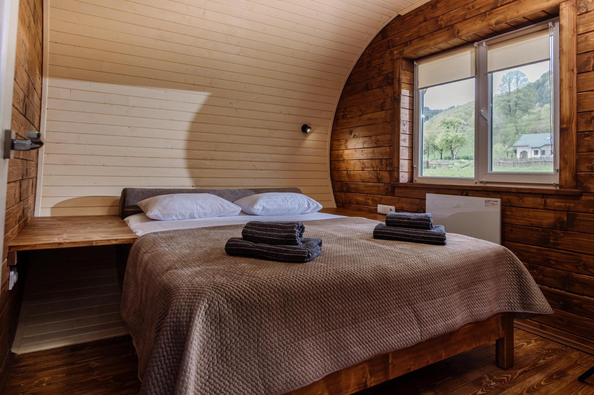 Рибничанка Hotel Skhidnytsia Екстериор снимка
