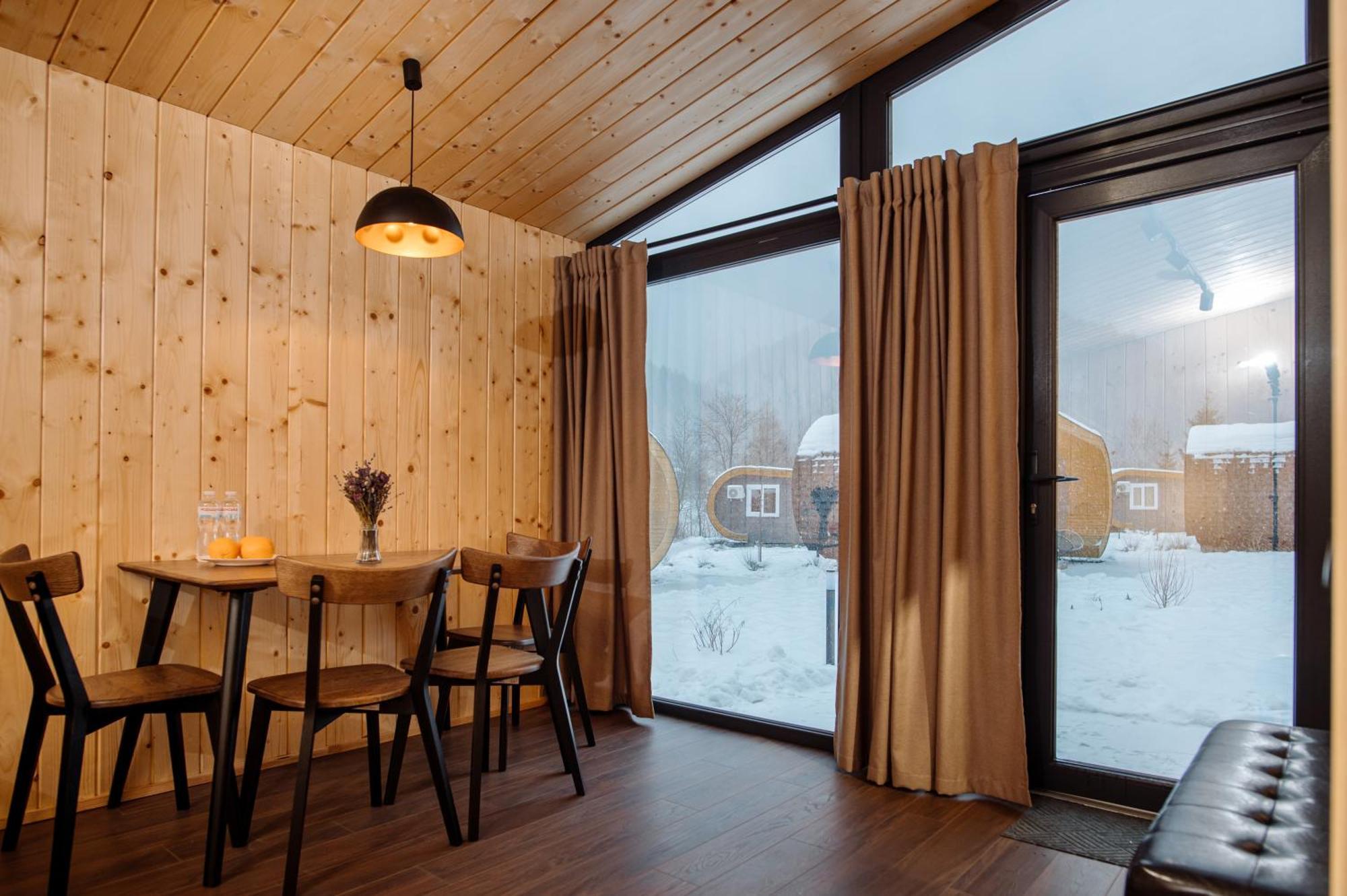 Рибничанка Hotel Skhidnytsia Стая снимка