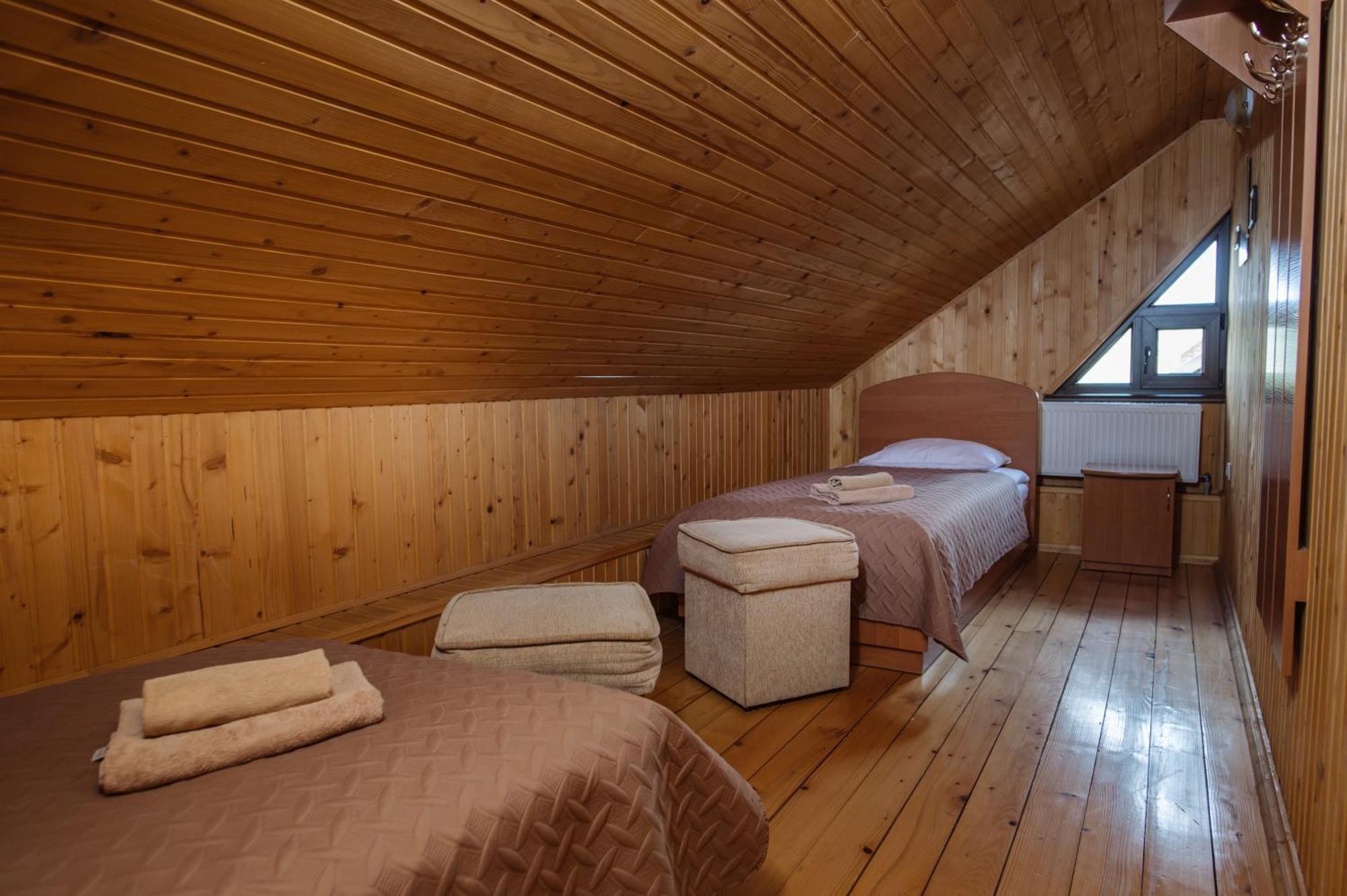 Рибничанка Hotel Skhidnytsia Стая снимка